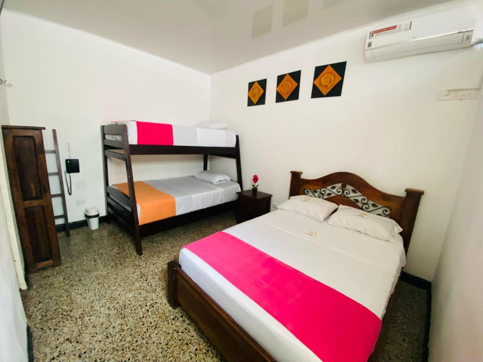 Hotel Maceo Мельгар Экстерьер фото